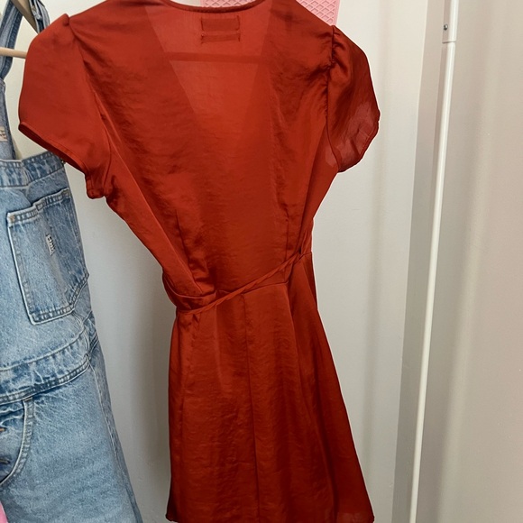 Satin dress - Picture 2 of 3